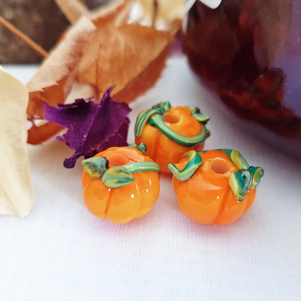 CUTE PUMPKIN GLASS Beads, 14-15mm Autumn Pumpkins Lampwork Beads, Beautiful Charming Pumpkins Glass Supply, Lovely Pumpkin Glass Bead, 1pc