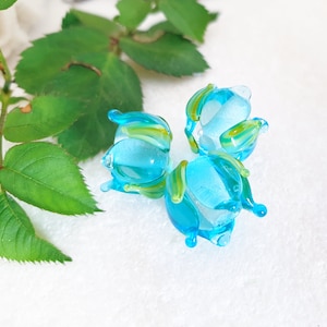 INTENSE SOUTH WIND Lampwork Glass Roses, 11-12mm Caribbean Beautiful Handmade Glass Beads, Beautiful Exotic Artisan Glass Rose Buds, 1pc