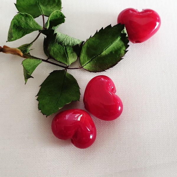 Charmants coeurs d'amour, petits coeurs en verre précieux au chalumeau 10 x 12 mm, perles de verre d'amour rouges faites main, 1 pièce