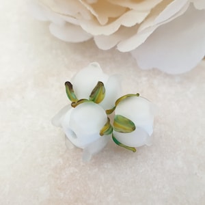 DELICATE SNOW ROSES Glass Beads, Stunning White Roses, Artisan Lampwork White Roses Beads, Etched Frozen Flowers in the Ice Glass Beads, 1pc