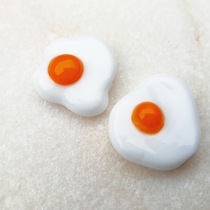 CUTE FRIED EGGS, 15mm Lampwork Fried Eggs Beads, Glass Funny Realistic Fried Egg, Kawaii Eggs, 1pc