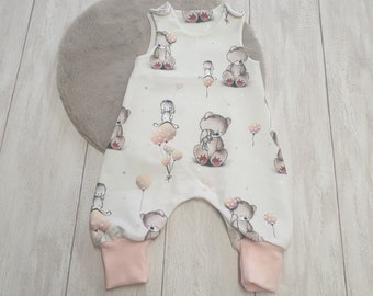 Baby Strampler Handmade für Mädchen mit süßem Teddybär Motiv Größe 62, 68 beige rosa - Geschenk zur Geburt