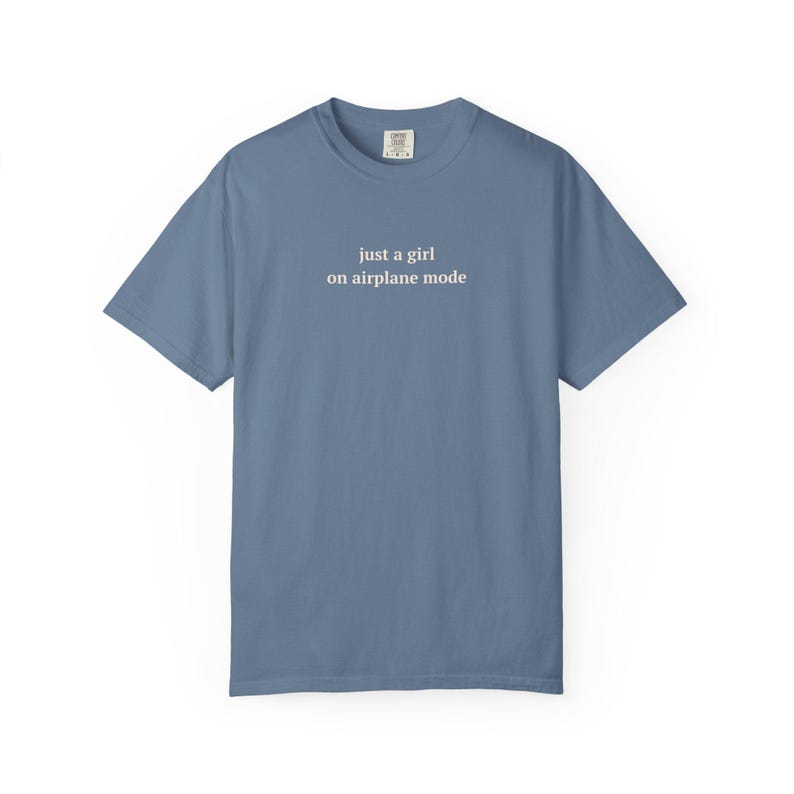 Camiseta minimalista para chica viajera, camiseta en modo avión, regalo para amantes de los viajes, regalos de viaje para chicas, camiseta "Soy solo una chica", "Solo una chica en modo avión" Blue Jean