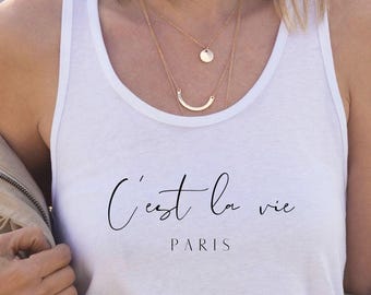 C'est La Vie Paris Linne, Kursiv Chic Fransk Skjorta, Fransk Gåva, Statement-skjorta, Franskt Statement, Fransk Dam Ideal Racerback Linne