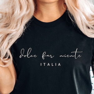 Camiseta &quot;Dolce far niente&quot;, camiseta con cita italiana, regalo para amantes de Italia, cuello redondo de moda, TikTok de moda