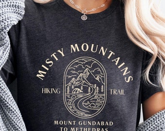 T-shirt med vandringsled i dimmiga bergen, bokälskare, unisex boklig rund hals