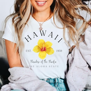 Maui Hawaii Shirt, Hawaii Gift, Soft Crewneck Tee, Unisex Maui T Shirt, Soft and Comfortable T-shirt, Maui Souvenir