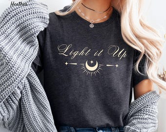 Light It Up Bookish Shirt: Crescent City Shirt, Acotar Rundhalsausschnitt Light It Up, trendiges Unisex Leseratten-Shirt mit Rundhalsausschnitt