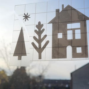 Aufkleber am gewünschten Gegenstand positionieren.