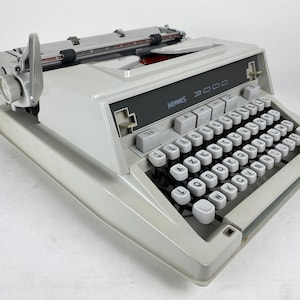 Hermes 3000 Typewriter image 3