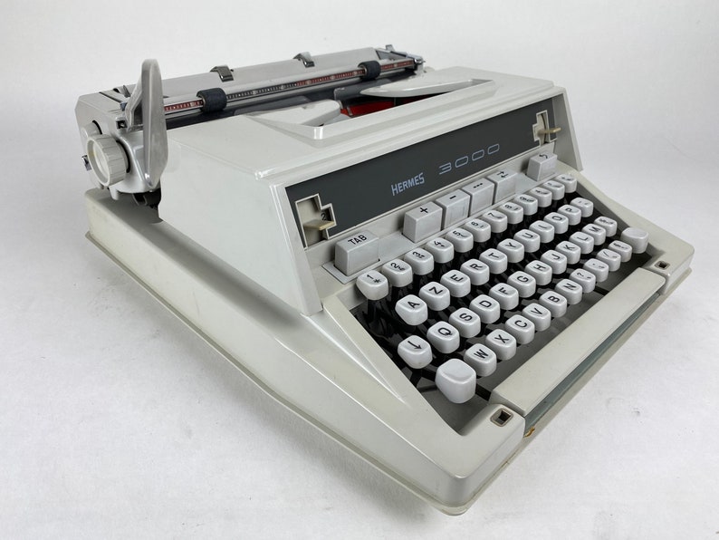 Hermes 3000 Typewriter image 3