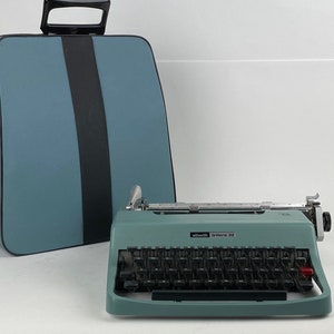 Olivetti Lettera 32 Typewriter image 9