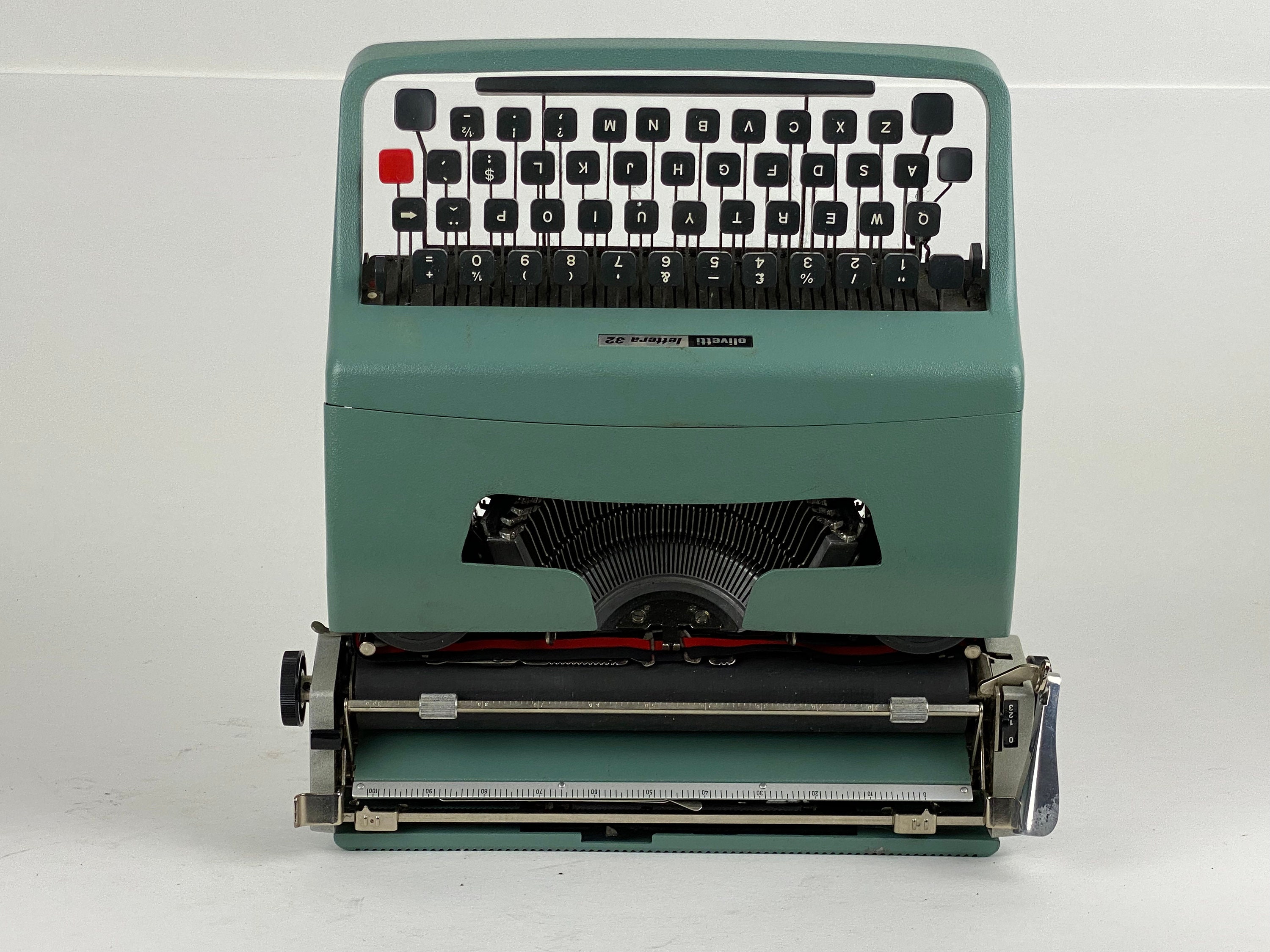 Olivetti Lettera 32 Black Manual Vintage Typewriter