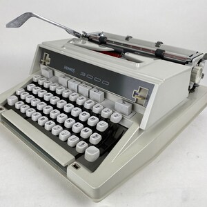 Hermes 3000 Typewriter image 2