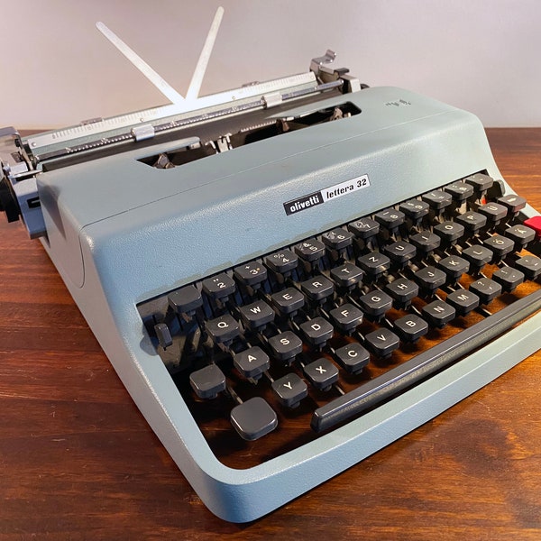 Olivetti Lettera 32 Typewriter