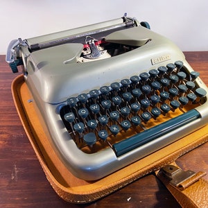 Erika Model 4 Vintage Typewriter by Seidel & Naumann Dresden