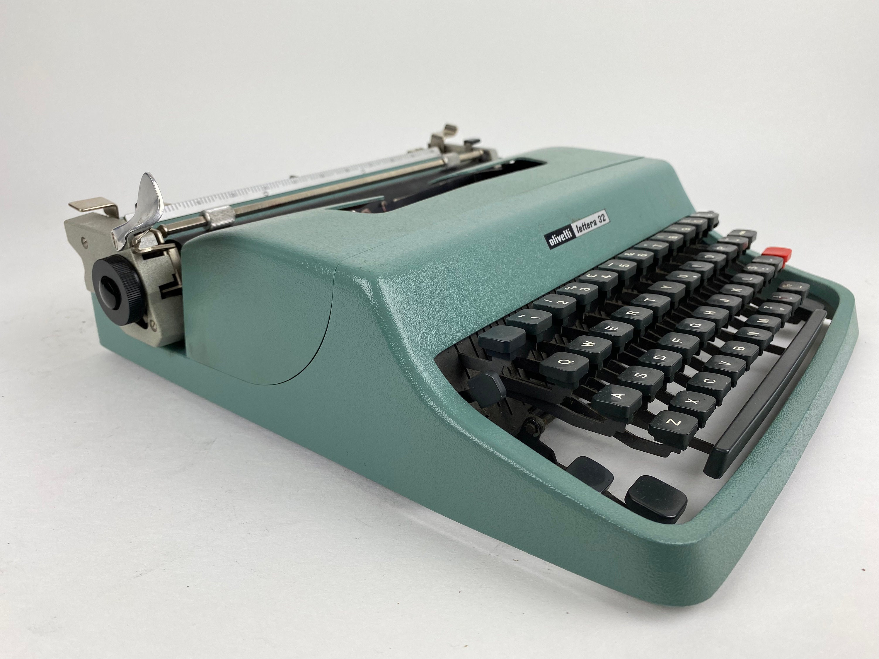 Olivetti Lettera 32 Typewriter - Etsy