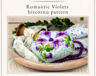 Wzór na biscornu haftowany krzyżykiem Romantyczne fiołki z kolekcji Garden of Spring do pobrania w formacie PDF