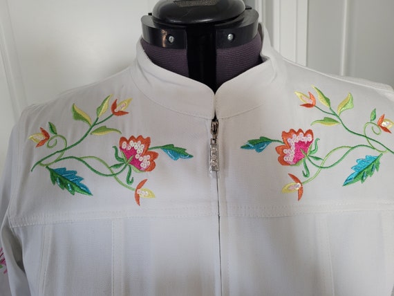 White embroidered jacket - image 4