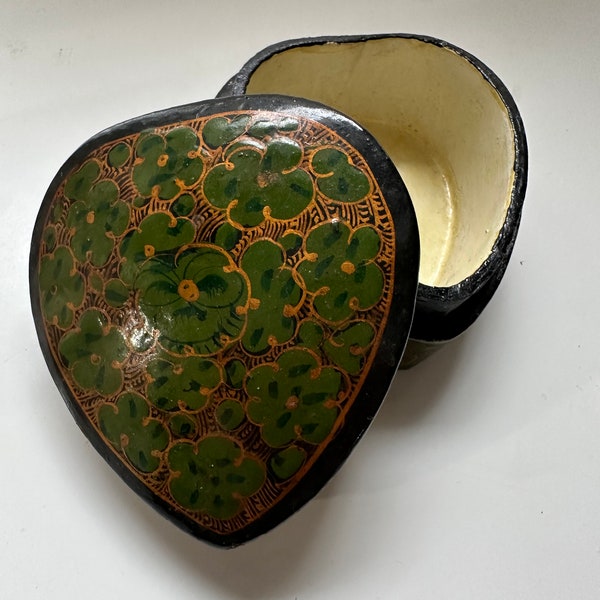 Hand Painted Green floral Paper Mache Laquer Ring Trinket Box