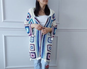 Manteau afghan carré grand-mère, veste patchwork à capuche, cardigan kimono au crochet, cardigan carré grand-mère, veste Boho blanche, manteau à capuche crochet