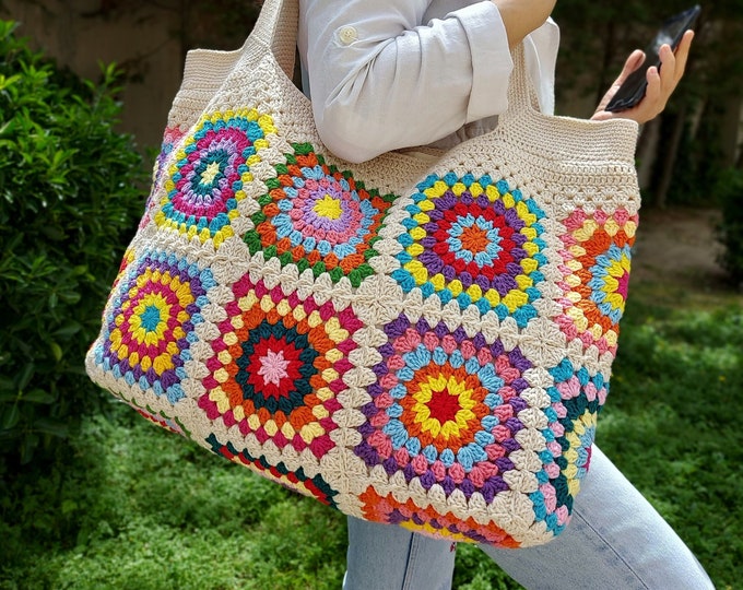 Gehäkelte quadratische Tragetasche im Oma-Stil, personalisierte Strandtasche, gehäkelte Einkaufstasche, Boho-Schultertasche aus Baumwolle
