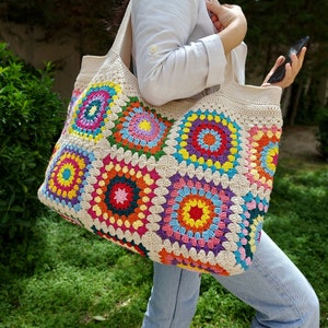 Sac carré grand-mère, sac avec anse au crochet, sac au crochet, sac bohème, sac de plage, sac à bandoulière, sac beige carré grand-mère, sac patchwork, cadeau pour elle image 1