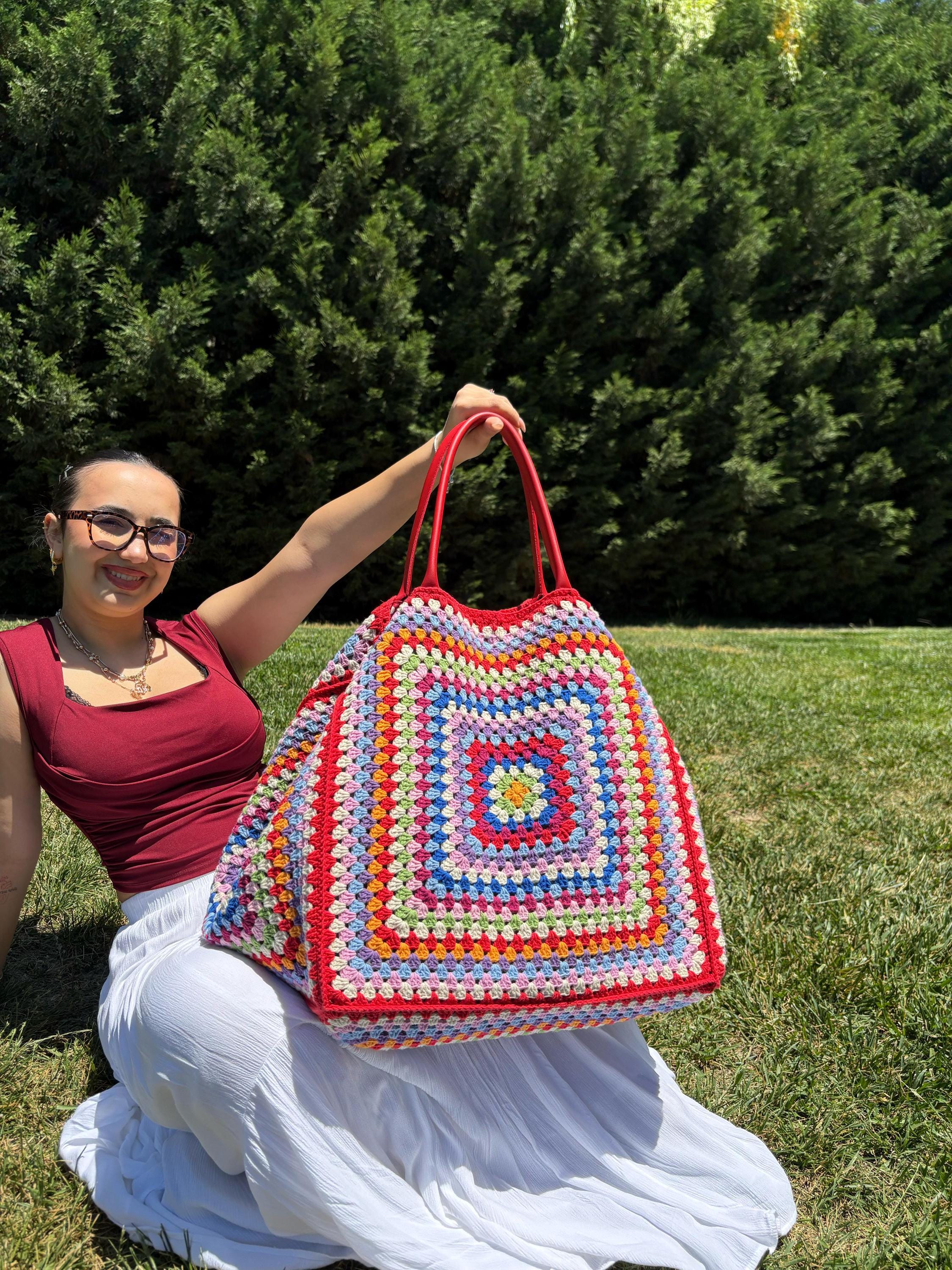 XXL Crochet Granny Square Tote: Leather Handles, Boho Weekender