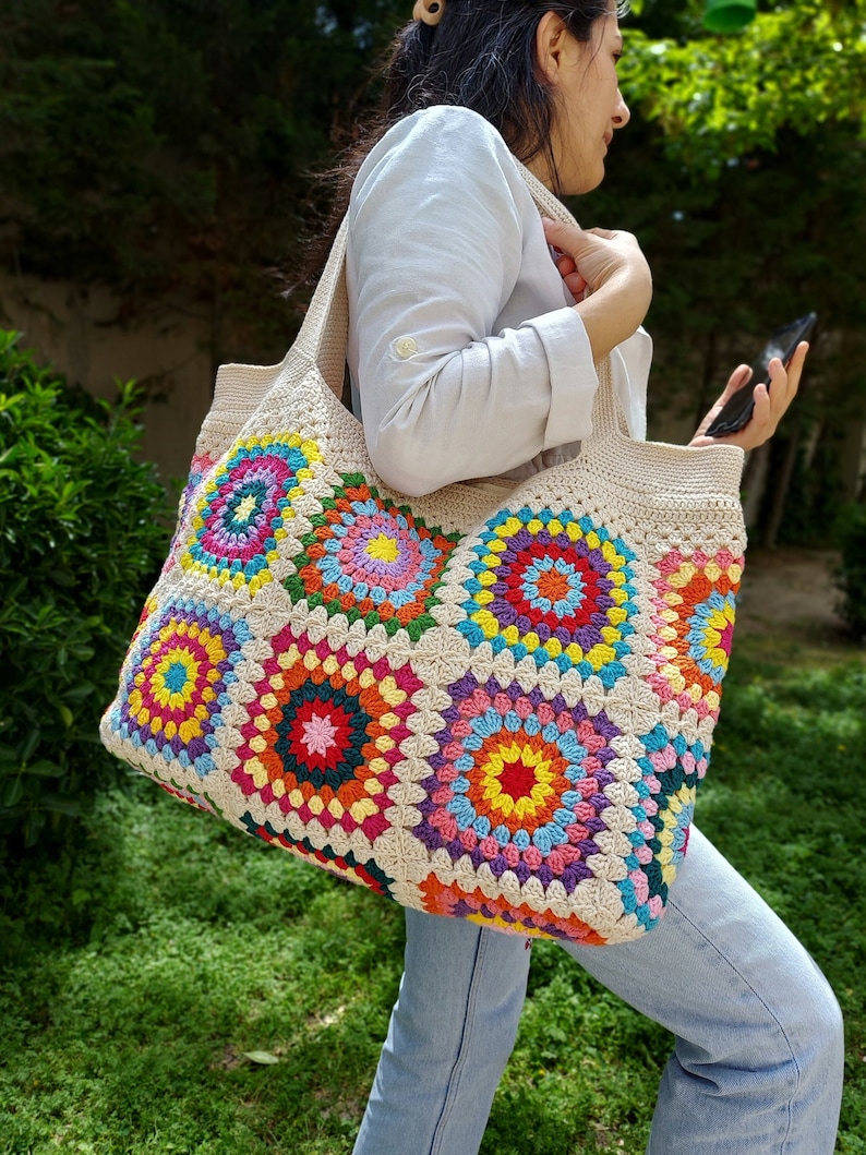 Sac carré grand-mère, sac avec anse au crochet, sac au crochet, sac bohème, sac de plage, sac à bandoulière, sac beige carré grand-mère, sac patchwork, cadeau pour elle image 1