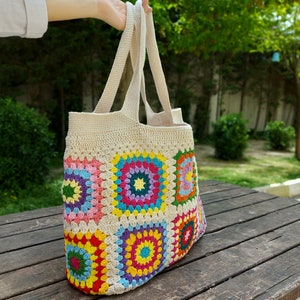 Sac carré grand-mère, sac avec anse au crochet, sac au crochet, sac bohème, sac de plage, sac à bandoulière, sac beige carré grand-mère, sac patchwork, cadeau pour elle image 4