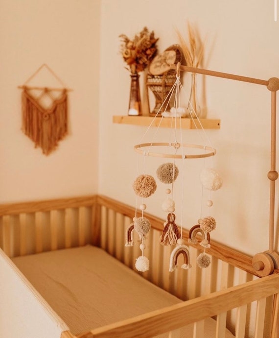 suspension arc en ciel pompons décoration chambre bébé et enfant