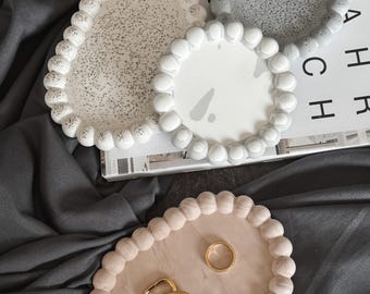 Handgemachtes Bubble Tablett Oval aus Raysin | Minimalistische Wohnungsdeko | Deko Schale | Schmuckschale | Geschenkidee für Zuhause