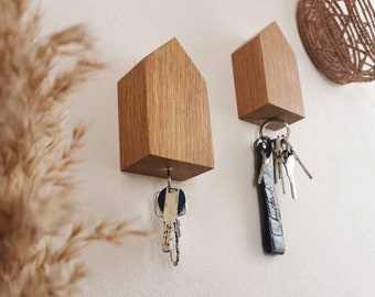 Magnetic key holder made of oak wood | JumiWood type