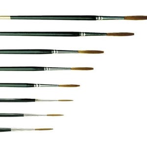 Könnte beinhalten: Satz mit sieben Pinseln mit schwarzen Griffen und braunen Borsten. Die Pinsel sind nach Größe geordnet, der größte oben und der kleinste unten.