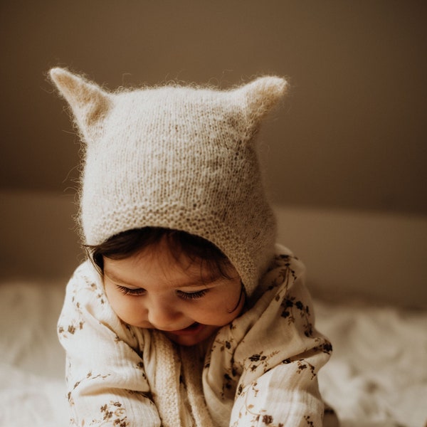 Cuffia Little Kitty, cappello da bambino lavorato a maglia, stile naturale e neutro perfetto per oggetti fotografici neonati, regalo unico fatto a mano per baby shower, Natale