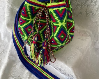 Mochila Wayuu tejida a mano: bandolera de tapiz bohemio