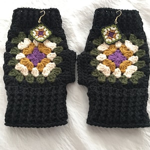 Grannysquare Crochet Fingerless Gloves, Black and Green Gloves, Gift Handknit Mittens and Microcrochet Earring, Gift for her, Christmas Gift