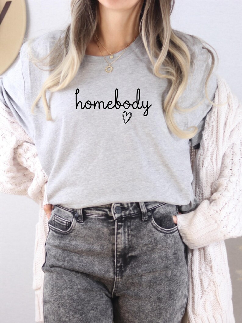 Camiseta Homebody: Camisa cómoda de corte relajado (Unisex, tallas para mujer, varios colores) imagen 5