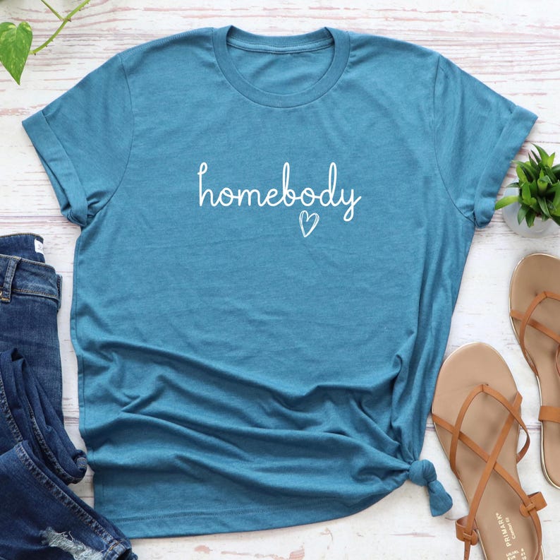 Camiseta Homebody: Camisa cómoda de corte relajado (Unisex, tallas para mujer, varios colores) imagen 8