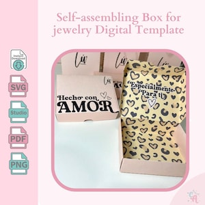 Puede incluir: Una caja rosa de auto-ensamblaje con un interior de estampado de leopardo. La caja tiene el texto "Hecho con AMOR" en la parte delantera y "Especialmente Para ti" en el interior.