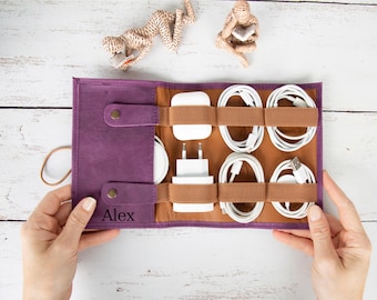 Organizador de cables de cuero, soporte para cables personalizado grabado, accesorio tecnológico de cuero de primera calidad, regalo minimalista para la gestión de cables de escritorio.