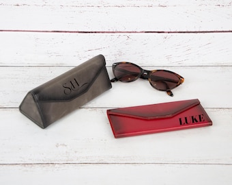 Estuche de gafas de cuero personalizado, plegable, delgado, con grabado personalizado, compacto, ideal para viajes, diseño minimalista, perfecto para regalar.