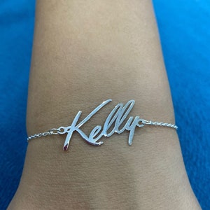 Bracelet prénom en or massif 14 carats, bracelet prénom personnalisé, bracelet prénom délicat, bracelet prénom, petit bracelet en or, cadeau de maman pour cadeau de Noël