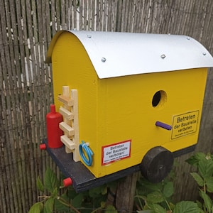Vogel Nistkästen als Bauwagen, Farbe gelb