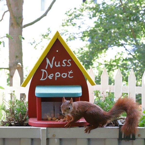 Eichhörnchen Futterhaus "Nussdepot"