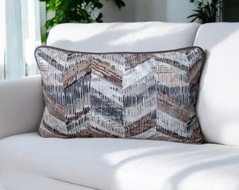 Funda de almohada lumbar decorativa única de terciopelo con ribetes beige y marrón