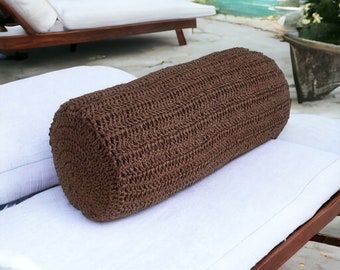 Almohada de refuerzo para exteriores de ganchillo a mano marrón única con inserto