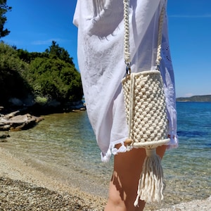 Zylinder ivory Makramee Umhängetasche//Runde lange Riementasche//Quastentasche//Sommertasche//Boho Tasche//Fransentasche//Geburtstagsgeschenk