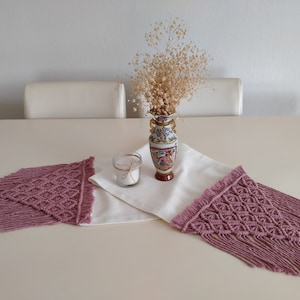 Macrame table runner rose pink linen cloth runner, tasseled runner, knit runner, tablecloth, coffee table cover, wedding decoration