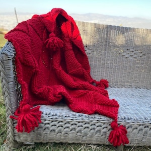 Red knit wool TV blanket,Hand knitted blanket,Chunky blanket,Pom pom blanket,Blanket,Christmas gift,Bohomian blanket